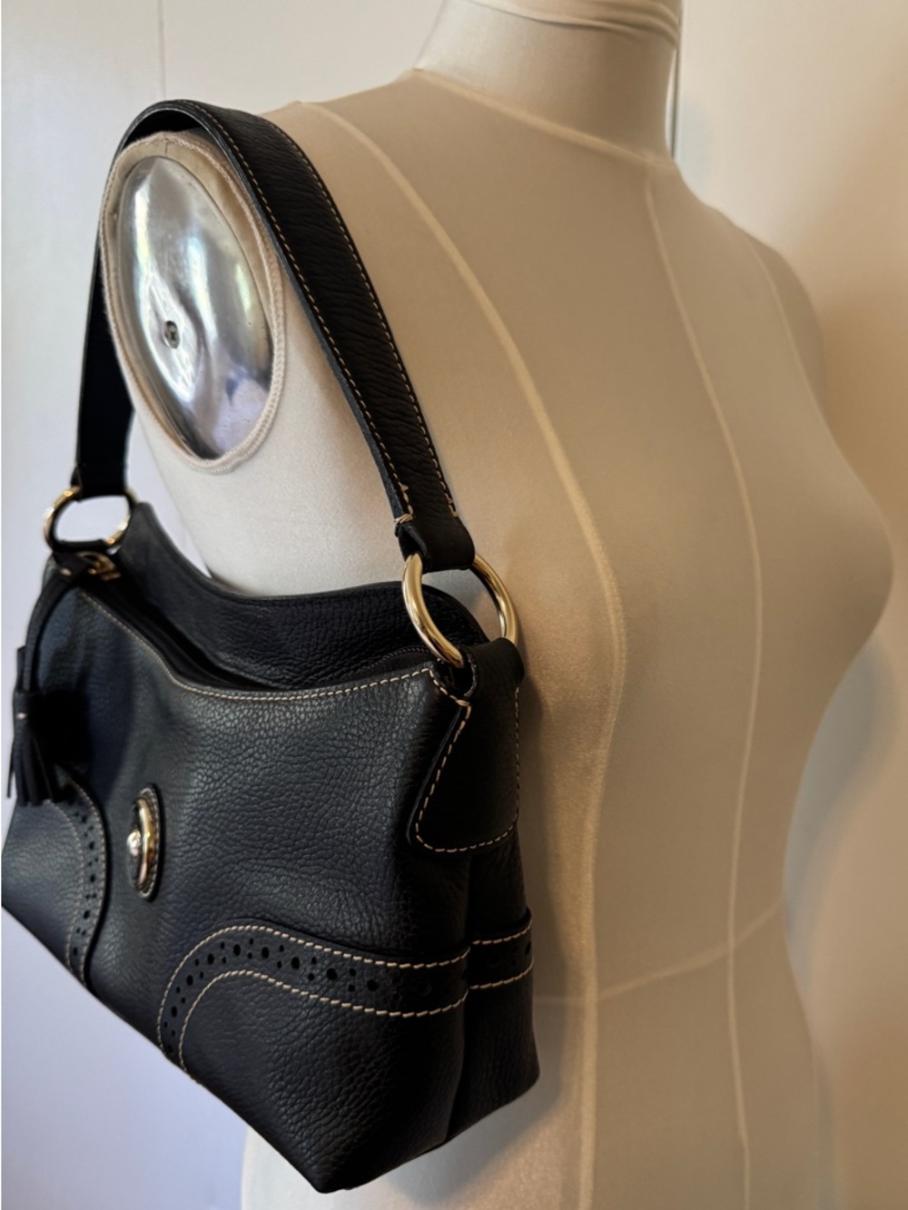 Dooney & Bourke vintage Black Pebbled Leather Shoulder Bag with Tassel - Picture 3 of 10